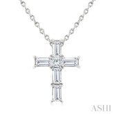 1/6 Ctw Princess and Baguette Cut Diamond Cross Petite Fashion Pendant With Chain in 10K White Gold