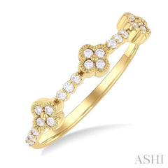 1/5 Ctw Round Cut Diamond Clover Ring in 10K Yellow Gold