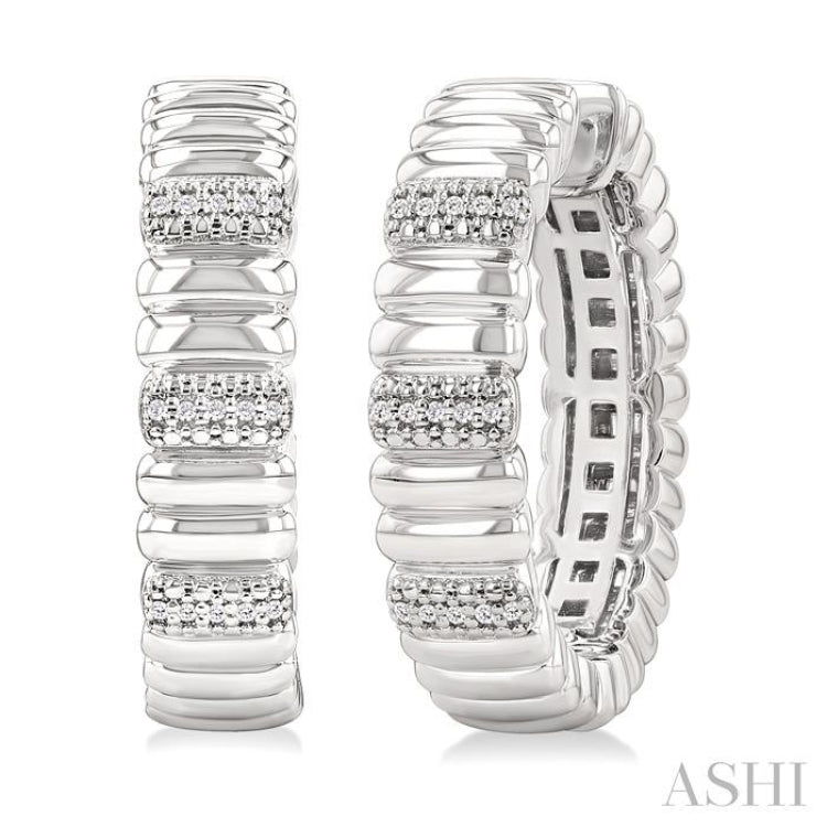 1/10 Ctw Wide Ribbed Plain Polished and Round Cut Diamond Bold Fashion Hoop Earrings in Sterling Silver