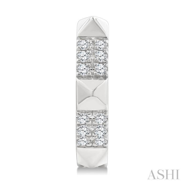 .25CTRDDM PYRAMID HUGGIE ER WG 10K-G*