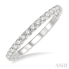 1/4 Ctw Lattice Round Cut Diamond Wedding Band in 14K White Gold