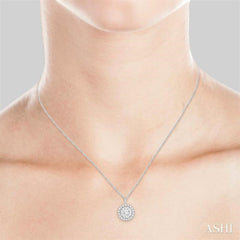 1/2 Ctw Round Cut Diamond Lovebright Pendant in 14K White Gold with Chain