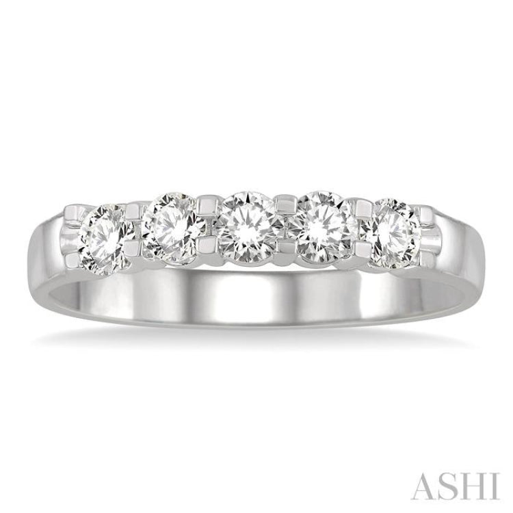 1/2 Ctw 5 Stone Round Cut Diamond Wedding Band in 14K White Gold
