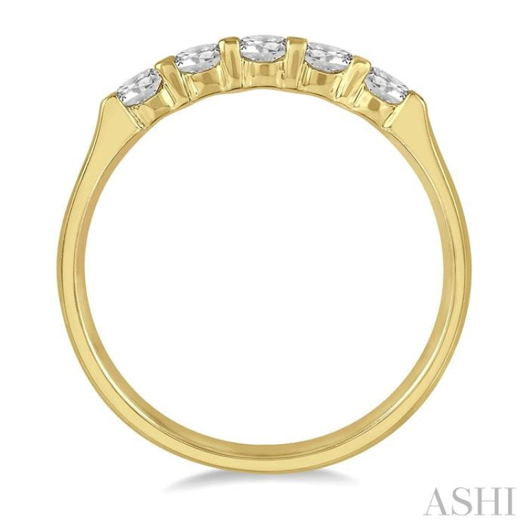 1/2 Ctw 5 Stone Round Cut Diamond Wedding Band in 14K Yellow Gold