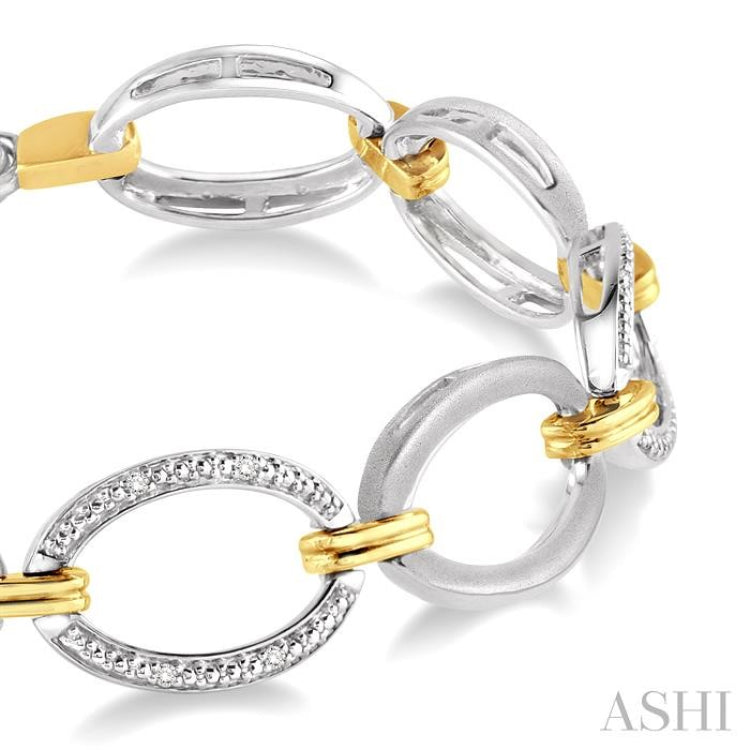 1/20 Ctw Round Cut Diamond Bracelet in Sterling Silver