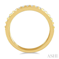 1/5 Ctw Pyramid Bead and Round Cut Diamond Wedding Band in 14K Yellow Gold
