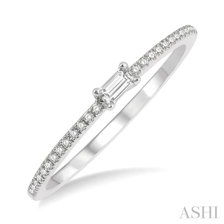 1/6 ctw Petite Baguette Center Round Cut Diamond Stack Band in 14K White Gold