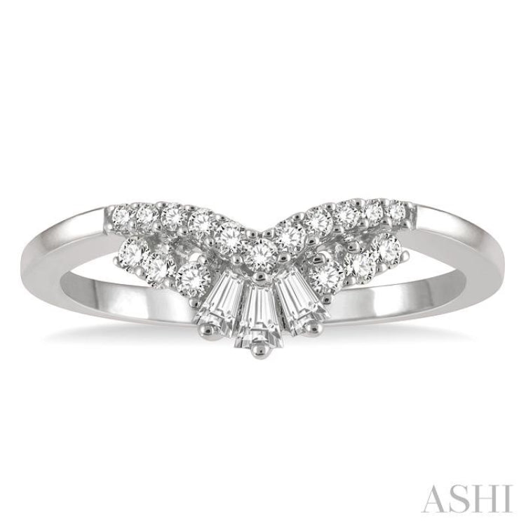 1/4 Ctw Chevron Center Baguette and Round Cut Diamond Wedding Band in 14K White Gold