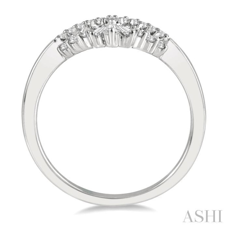 1/4 Ctw Chevron Center Baguette and Round Cut Diamond Wedding Band in 14K White Gold