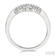 1/4 Ctw Chevron Center Baguette and Round Cut Diamond Wedding Band in 14K White Gold
