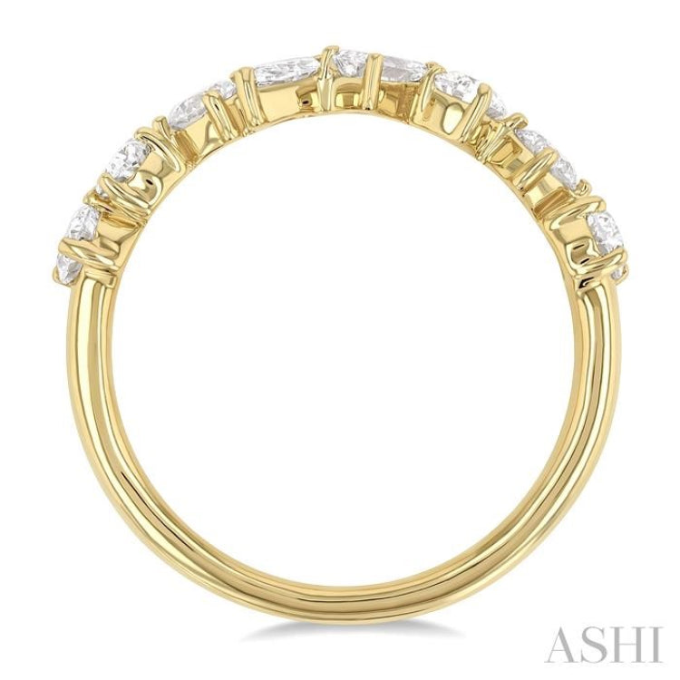 1 1/10 Ctw Mixed Shape Diamond Fashion Ring in 14K Yellow Gold