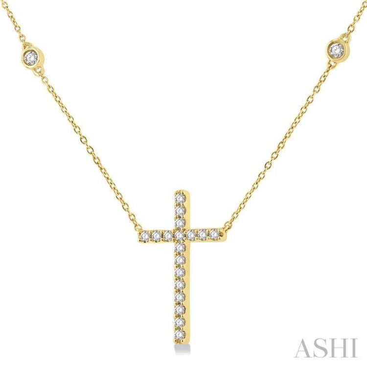 1/2 Ctw Cross Pendant Round Cut Diamond Fashion Station Necklace in 10K Yellow Gold