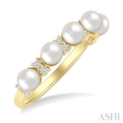 4 MM Round Shape Cultured Pearl and 1/6 Ctw Round Cut Diamond Fashion Ring in 10K Yellow Gold